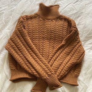 H&M size sm cable knit sweater